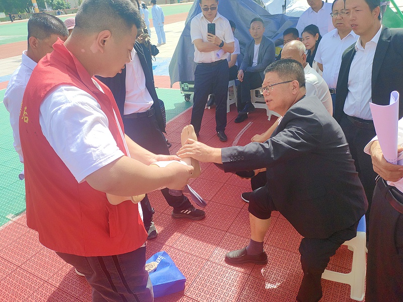 延安市安塞區(qū)舉辦了以“科技助殘,，共享美好生活”為主題的活動，恩德萊西安愛心店積極參與其中,。通過展示先進的科技產(chǎn)品和服務(wù),，他們向殘疾人群體傳遞了關(guān)愛和希望的信息。